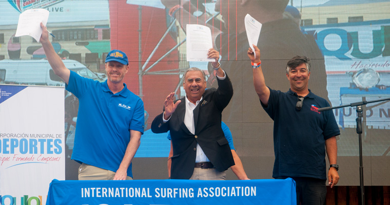 (from left to right) ISA Director General Liam Ferguson, Mayor of Iquique Jorge Soria and President of the Chilean Surfing Federation Juan Agustin Echeverria signed the contract to bring back the ISA World Bodyboard Championship in 2015 as well as to host the 2016 ISA World Masters Surfing Championship in Iquique.